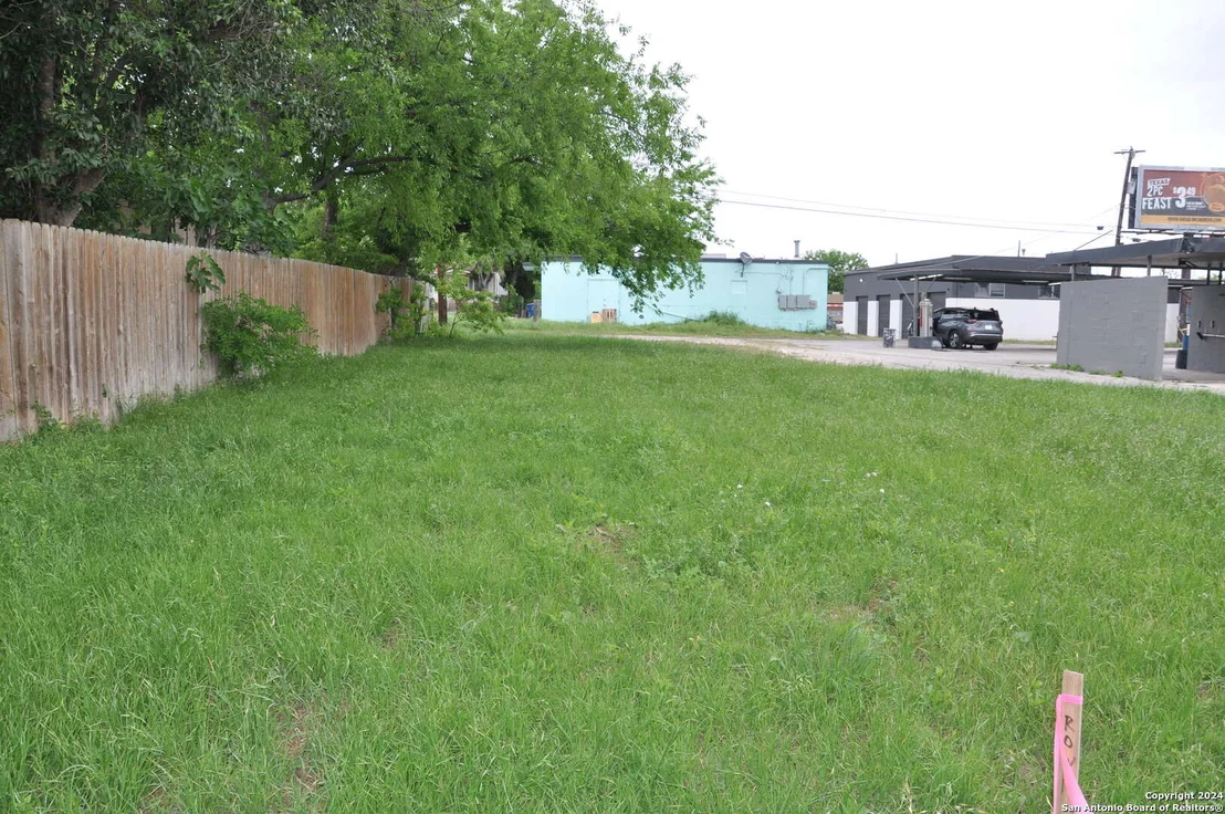 Photo of 411 ADRIAN DR
