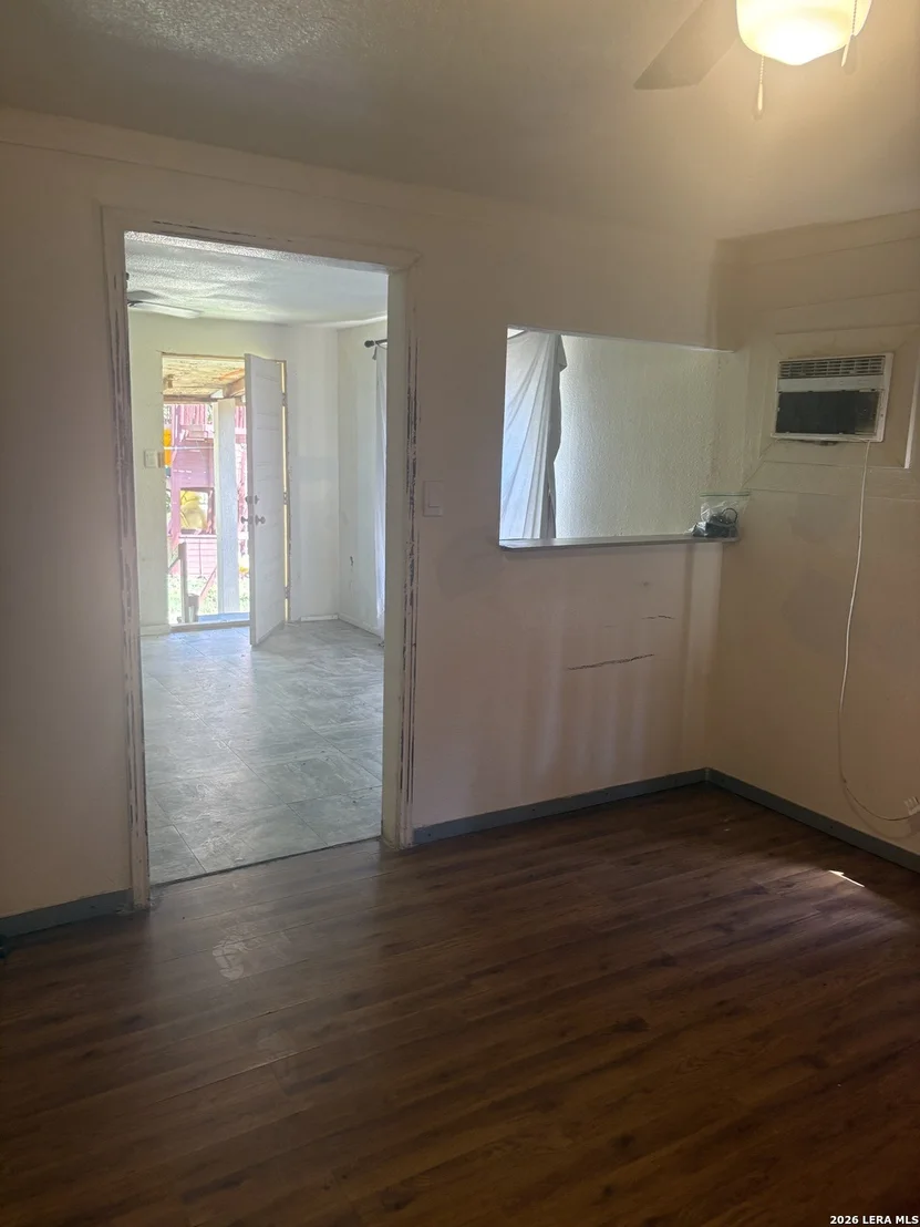 Photo of 1220 Romero