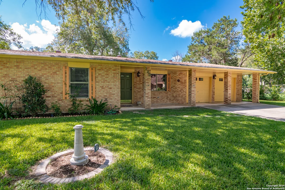 Photo of 129 NUECES LN