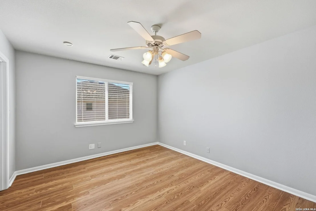 Photo of 831 Queens Oak