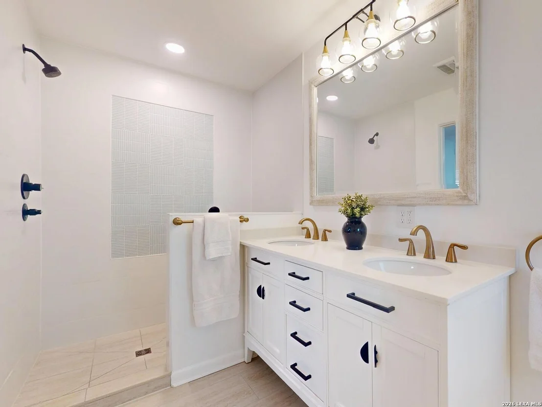 Photo of 126 BREES BLVD