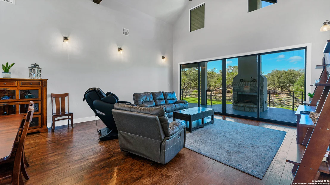 Photo of 1231 Smoky Loop Rd