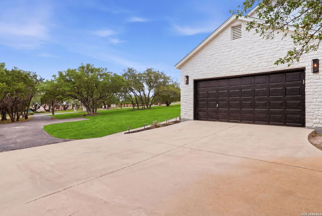 Photo of 150 LAKE VIEW DR