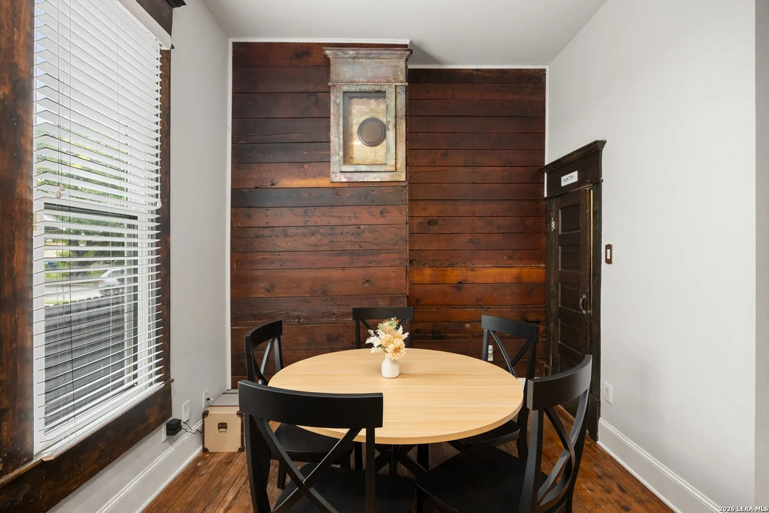 Photo of 122 Vitra Pl