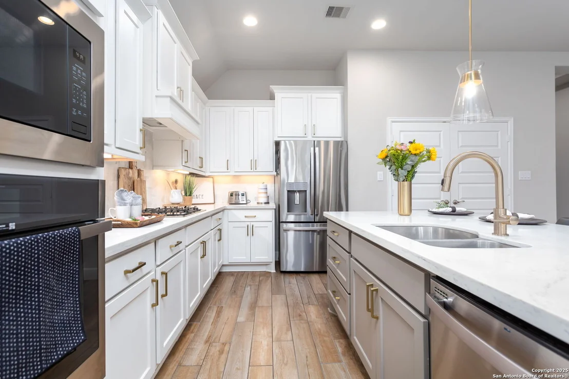 Photo of 2131 Thayer Cove