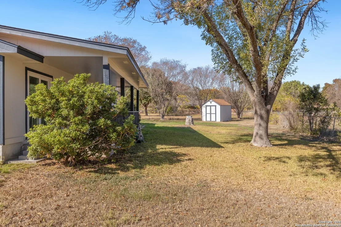 Photo of 8 ROSELAWN CIR