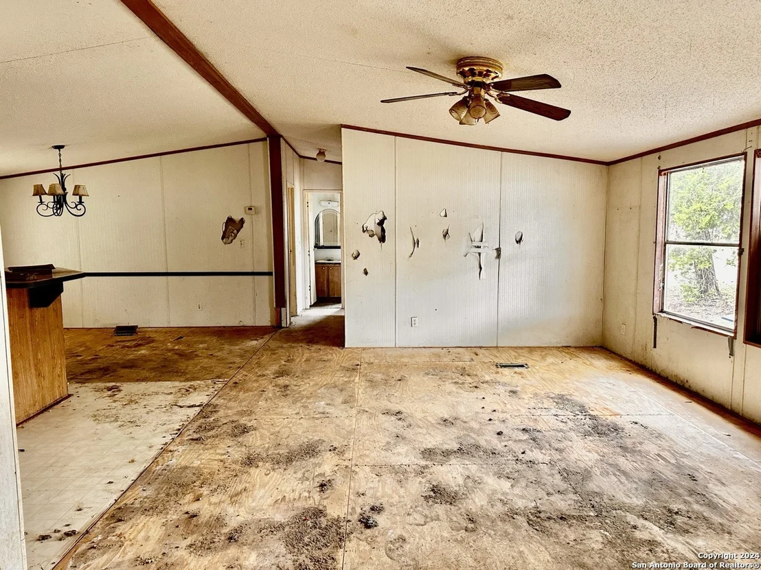 Photo of 905 WALNUT WAY
