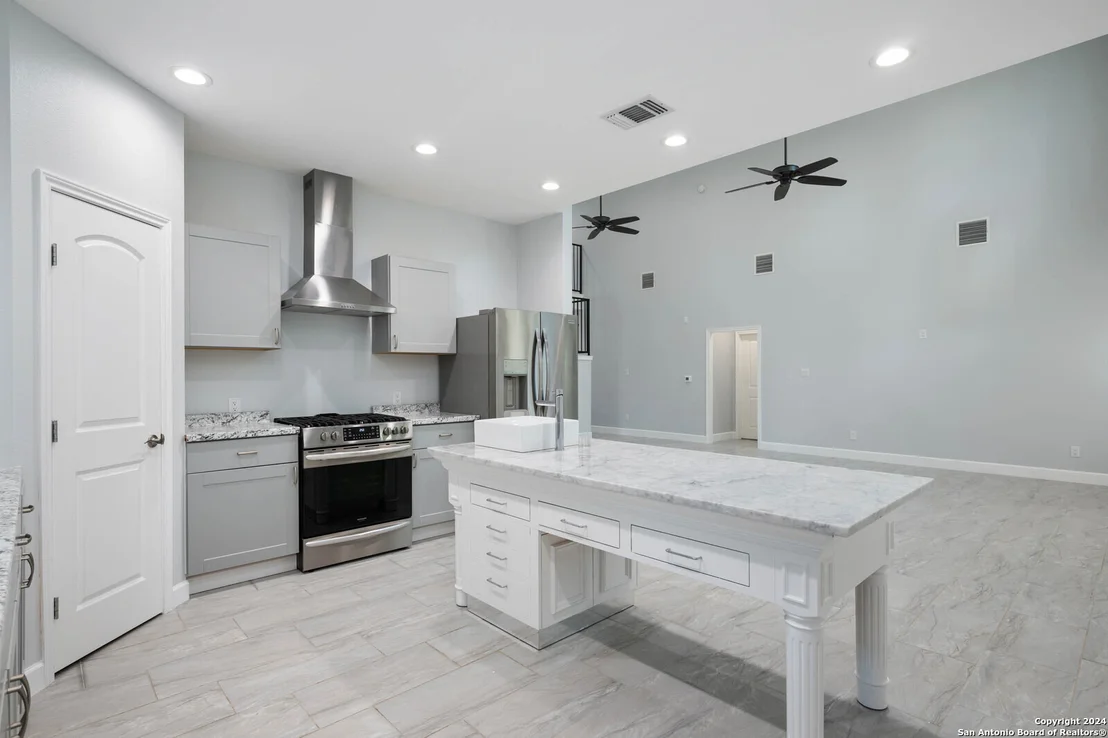 Photo of 210 GLENTOWER DR