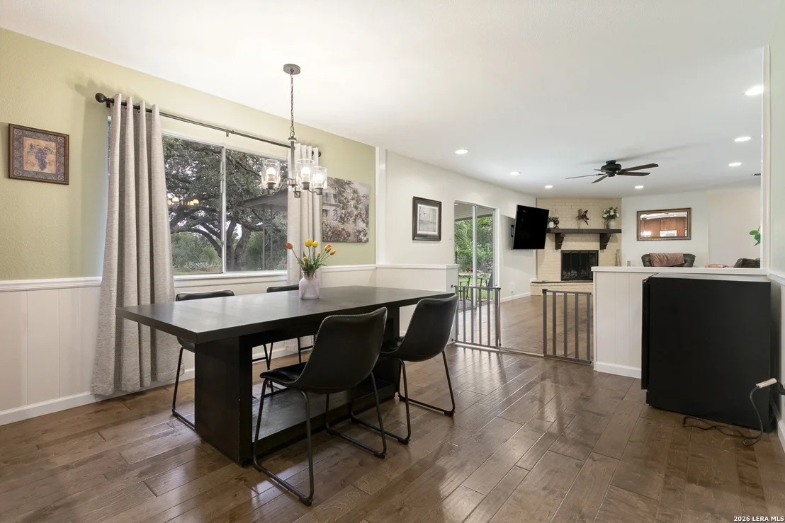Photo of 3881 MENGER DR
