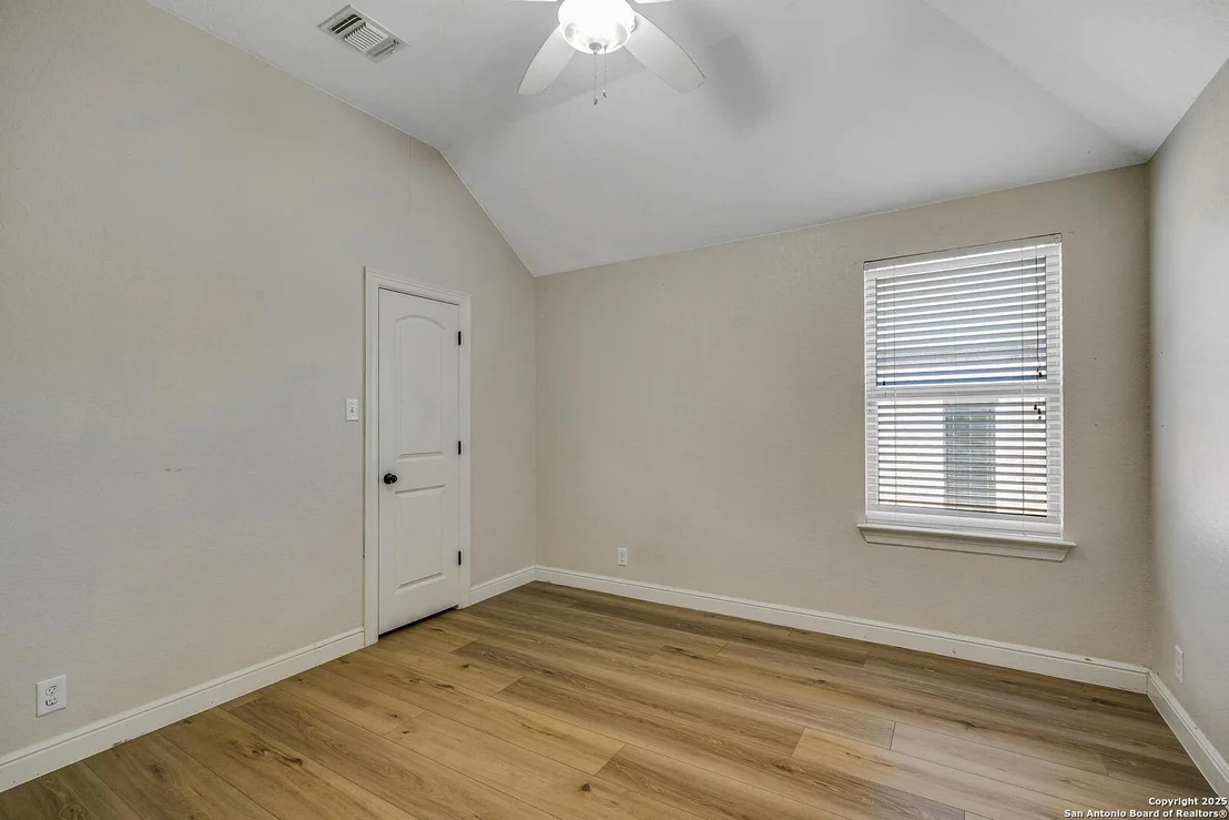 Photo of 551 Roamer