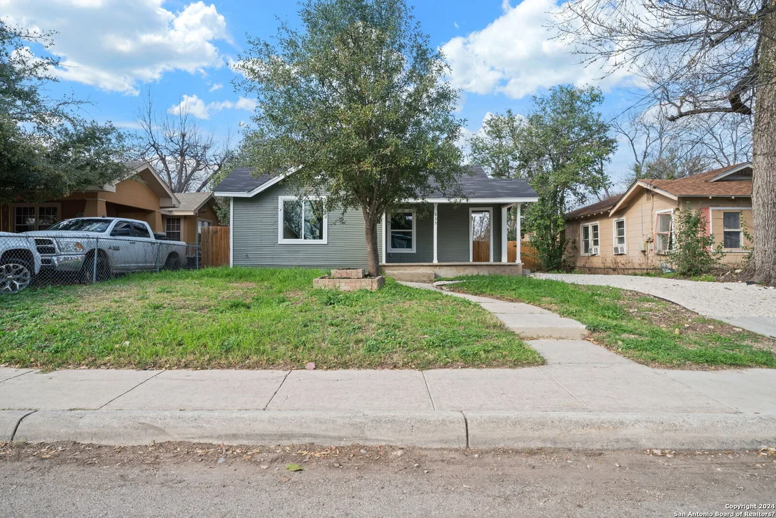 Photo of 835 CANTON