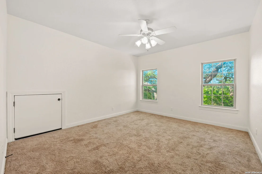 Photo of 221 WINDSOR DR