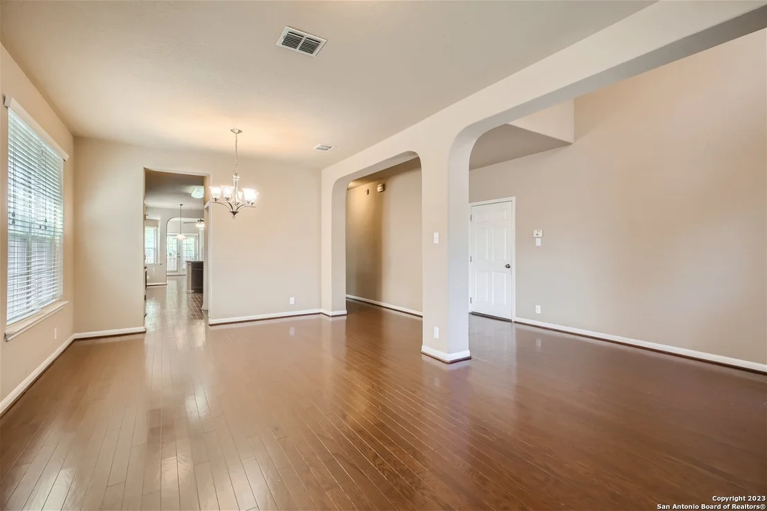 Photo of 1302 Magellan