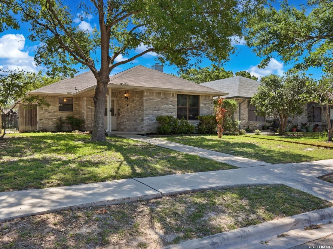 Photo of 526 Riverside Dr