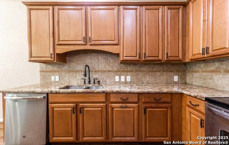 Photo of 1210 Magellan