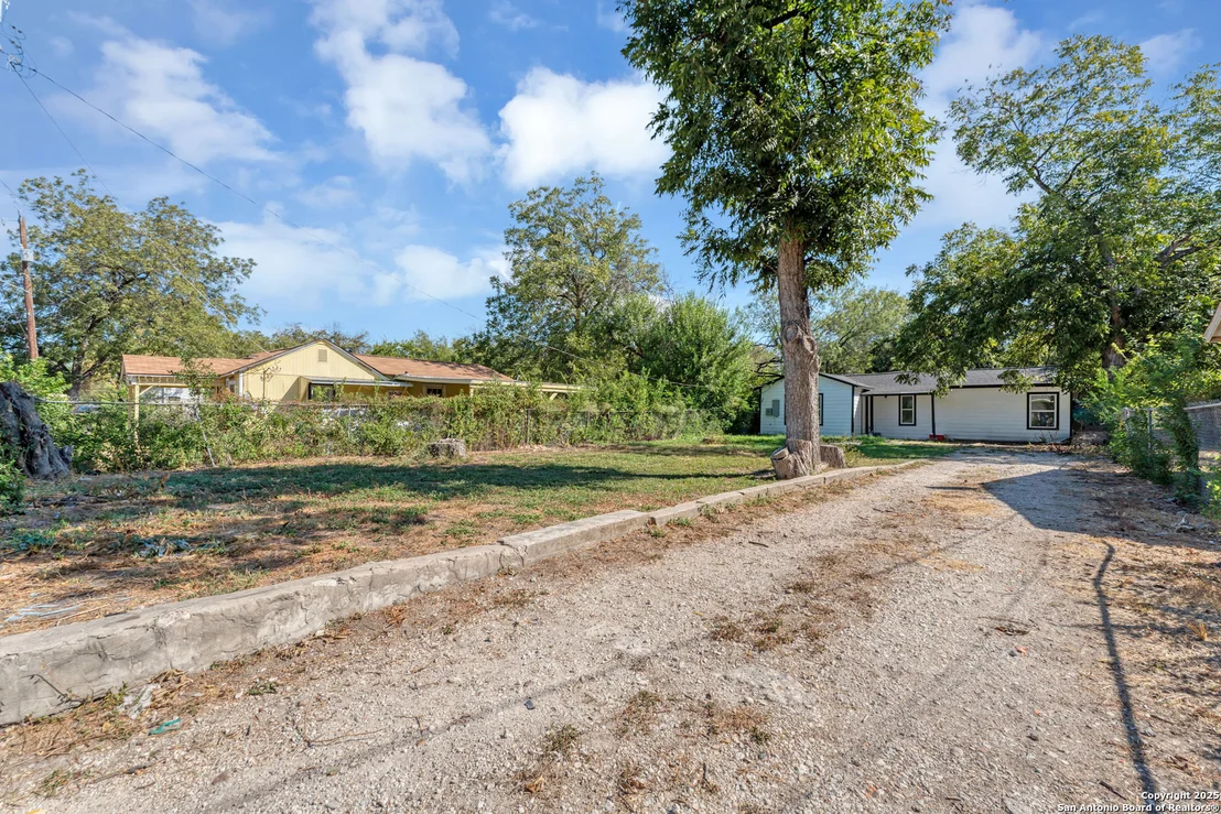 Photo of 1630 Allende