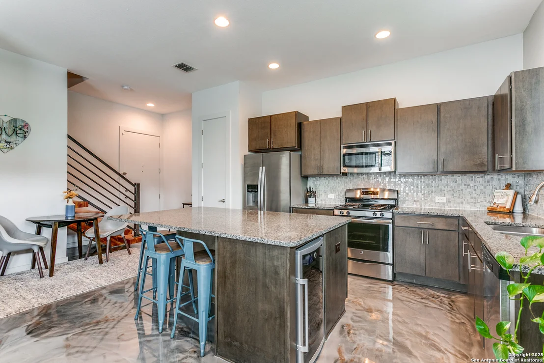Photo of 232 E Cevallos UNIT 101