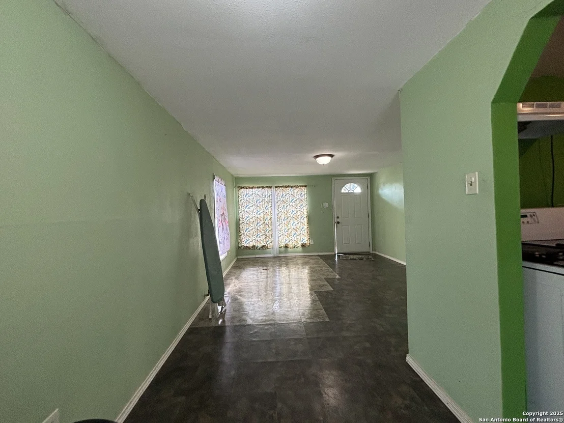 Photo of 371 Gillette
