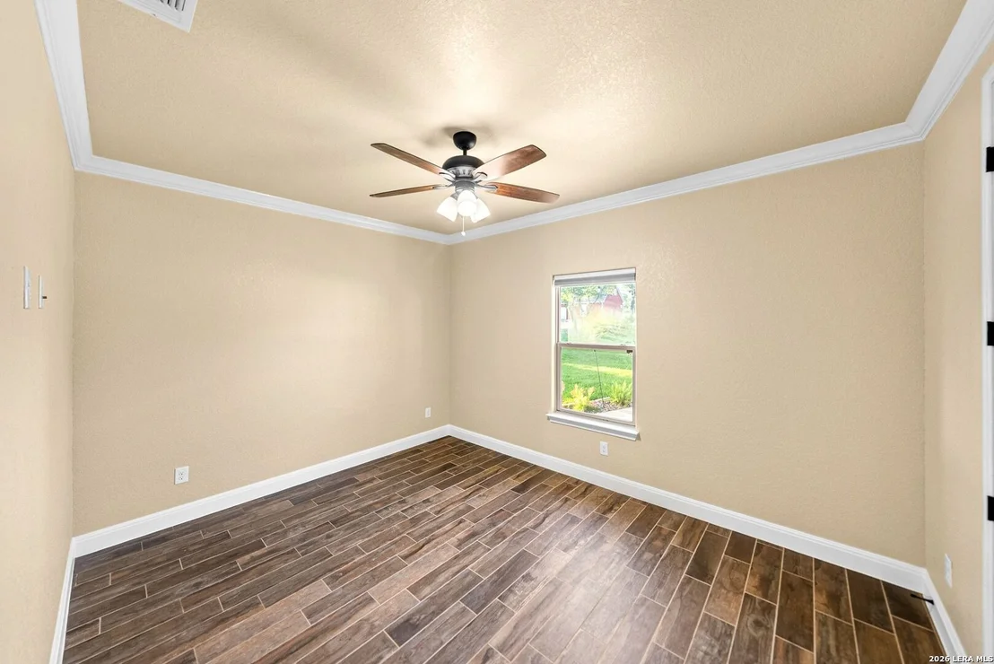 Photo of 1009 Bluebonnet Ln
