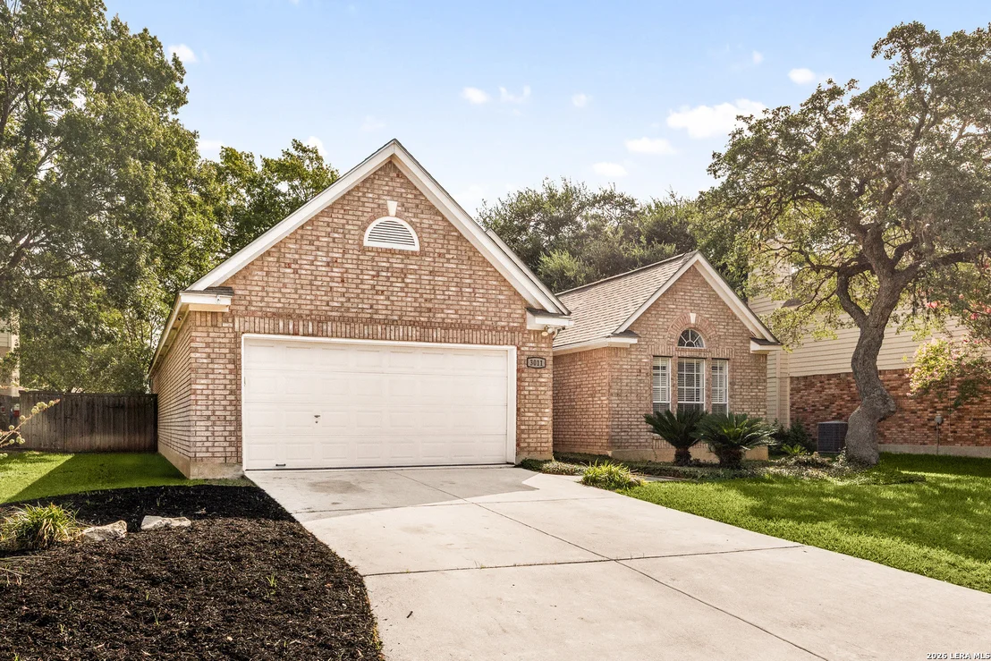 Photo of 3011 FALL CREST DR