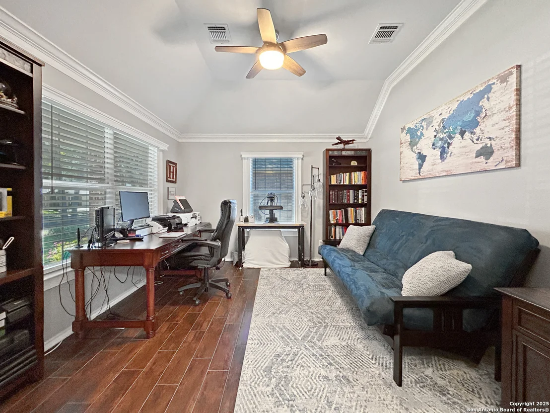 Photo of 1637 Circle Oak