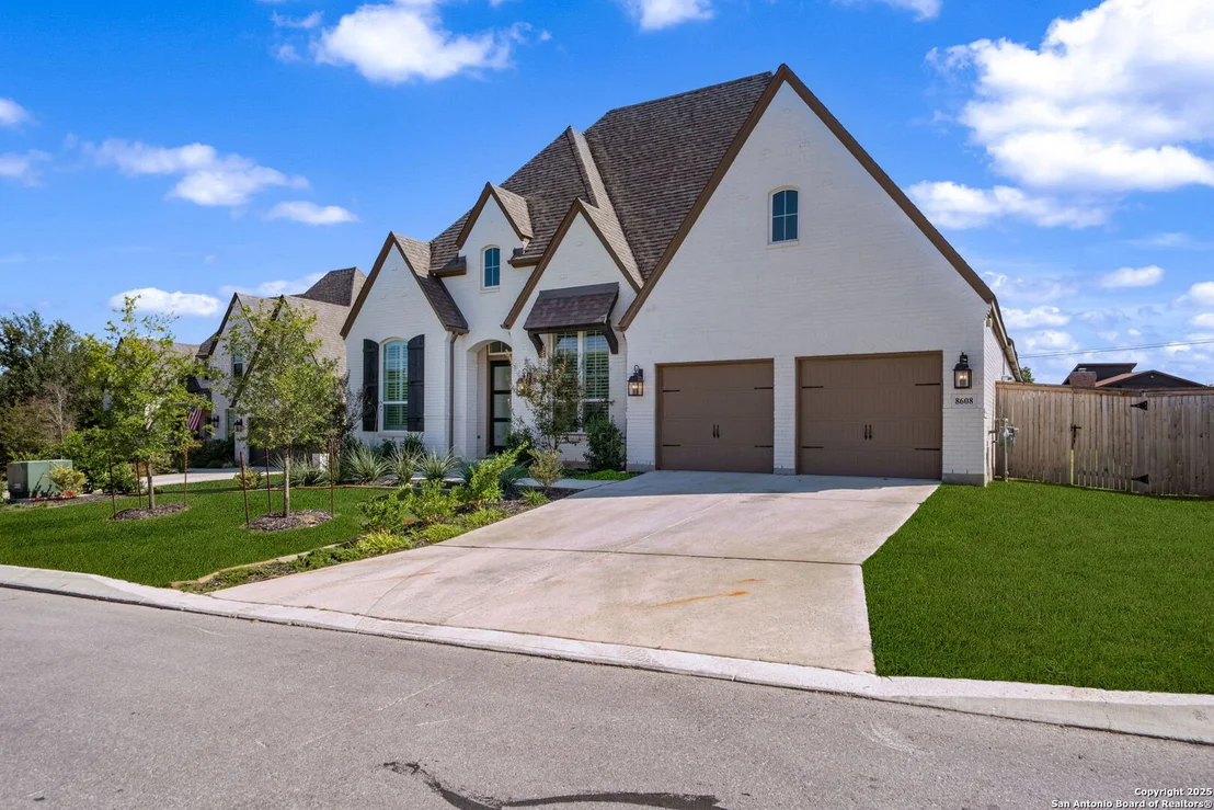 Photo of 8608 Shady Gate