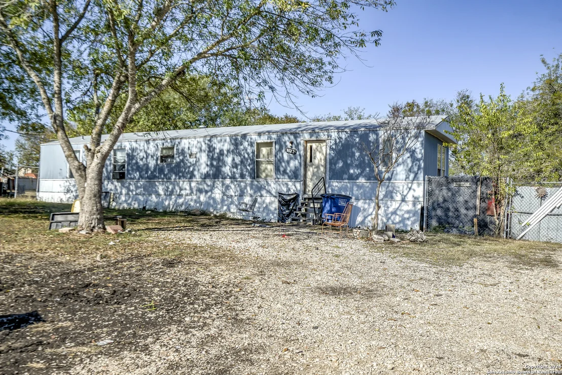 Photo of 1122 Valeria