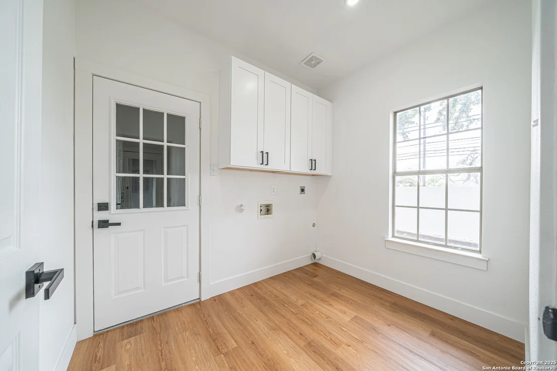 Photo of 122 PALM CIR