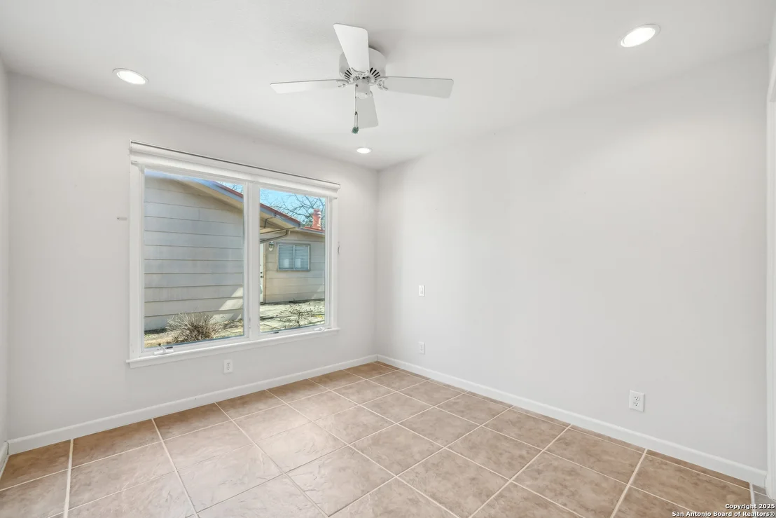 Photo of 122 Long Bow Rd.