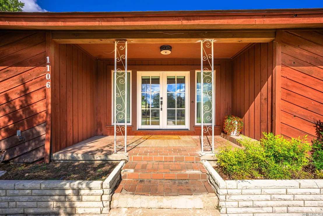 Photo of 1106 W MAIN ST