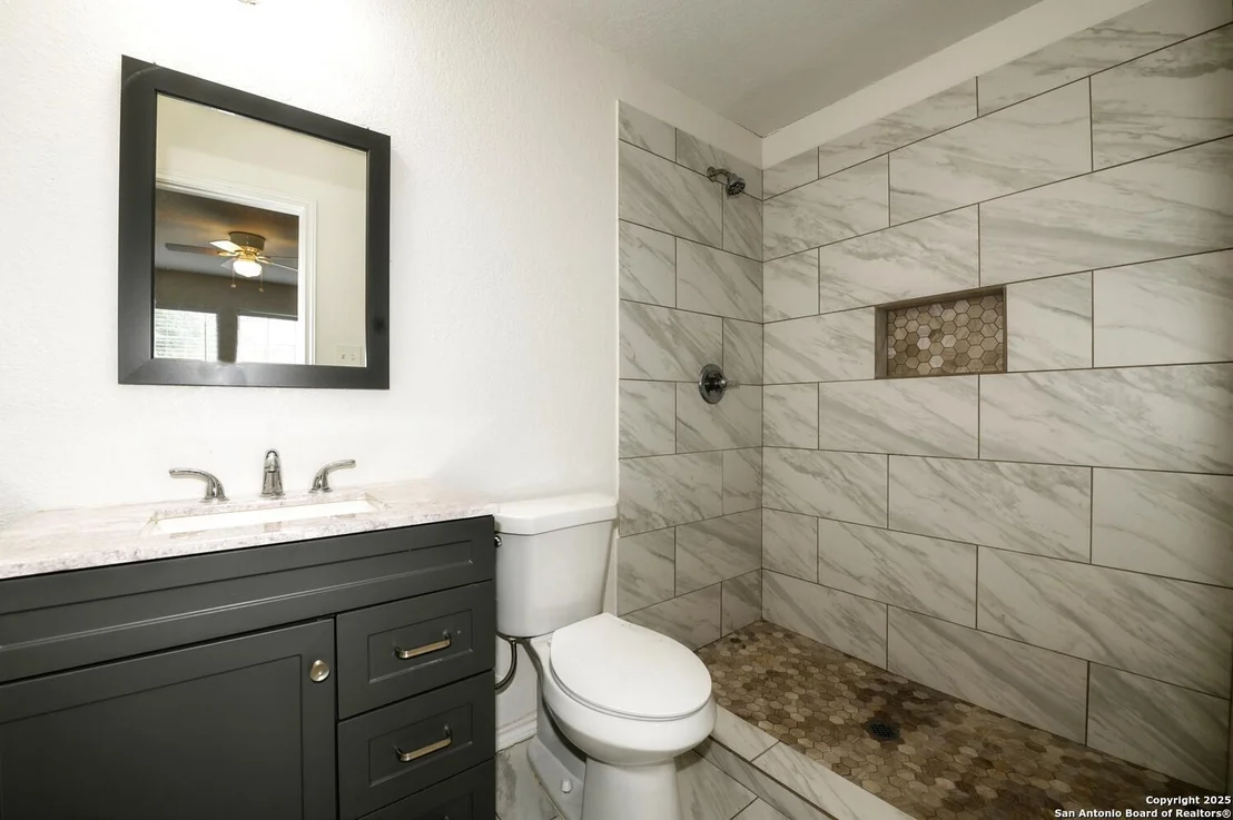 Photo of 245 gatewood