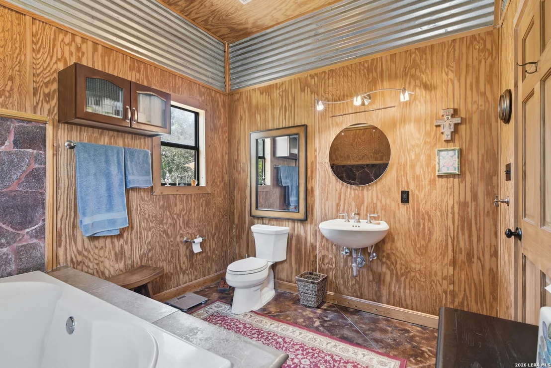 Photo of 423 KAHN RD