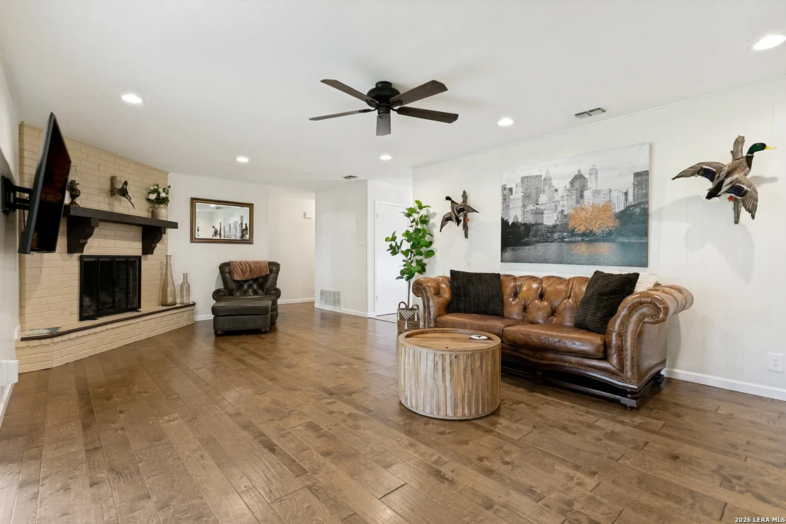 Photo of 3881 MENGER DR