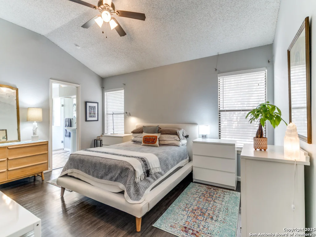 Photo of 5935 Heather View