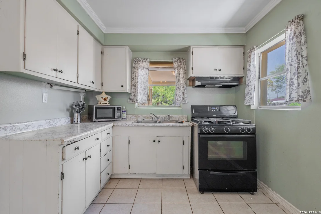 Photo of 819 N Comal