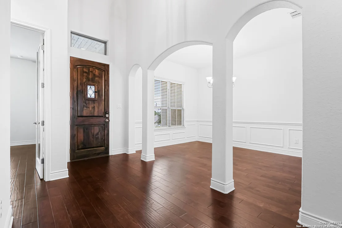 Photo of 427 Evans Oak