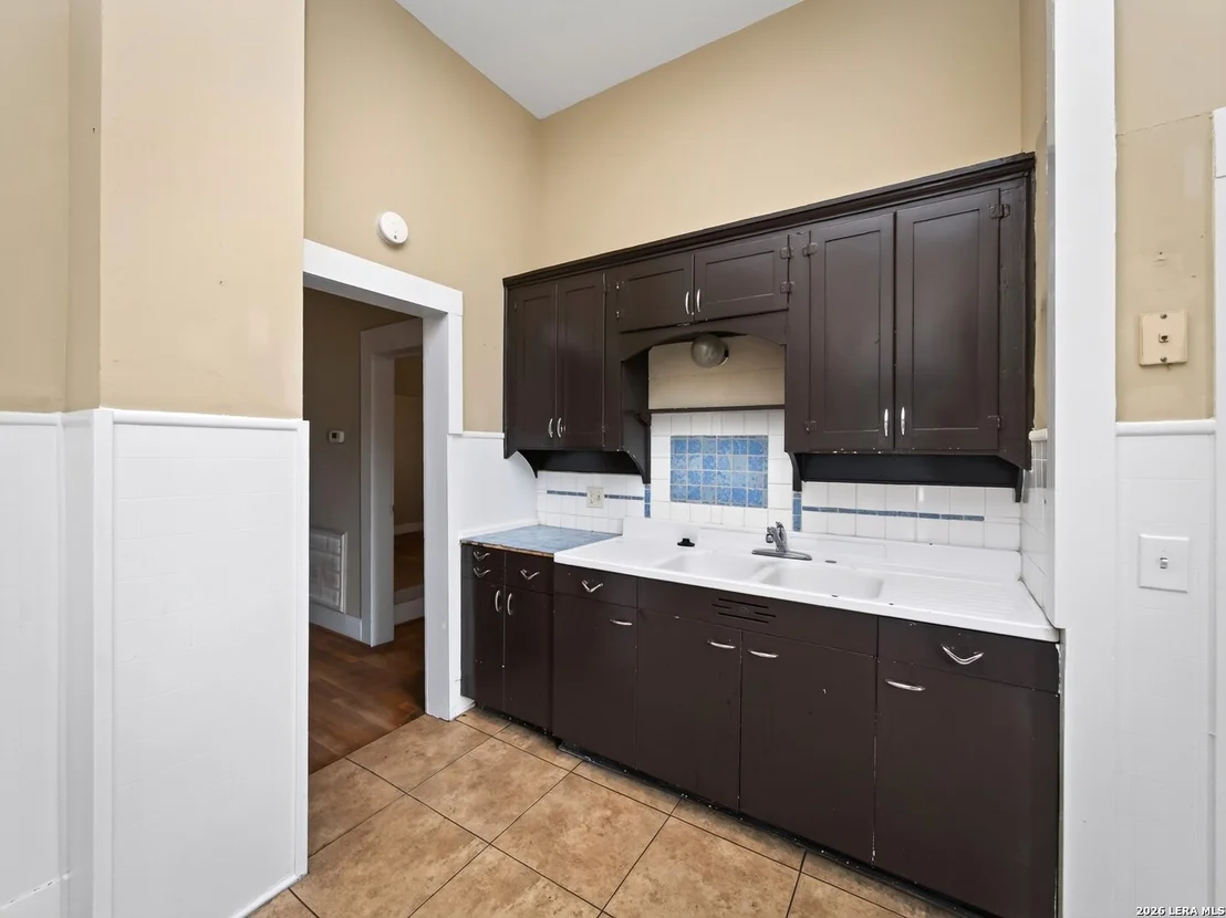 Photo of 301 Jefferson Dr