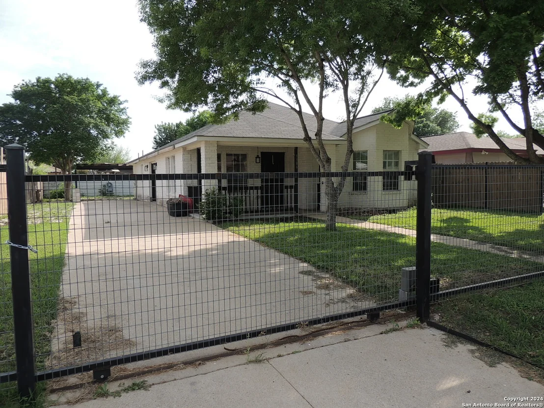 Photo of 3386 Aragon Dr