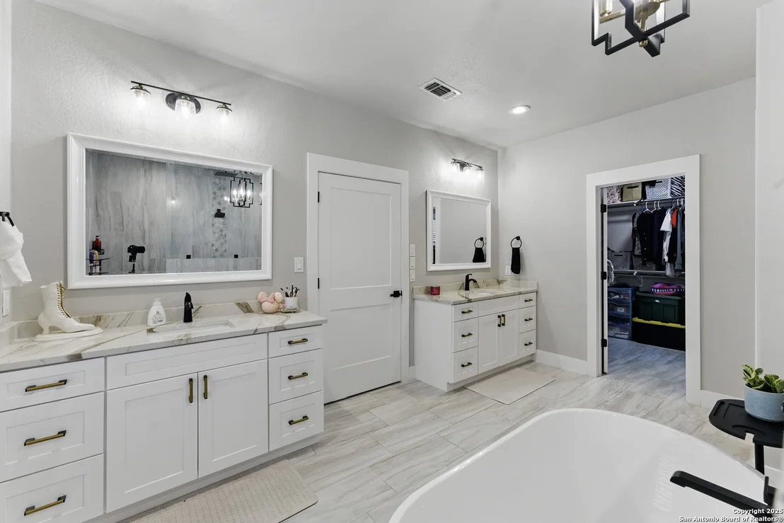 Photo of 725 Winding View