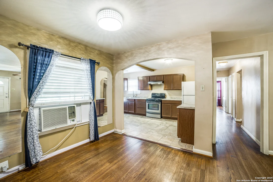 Photo of 1011 Thorain Blvd