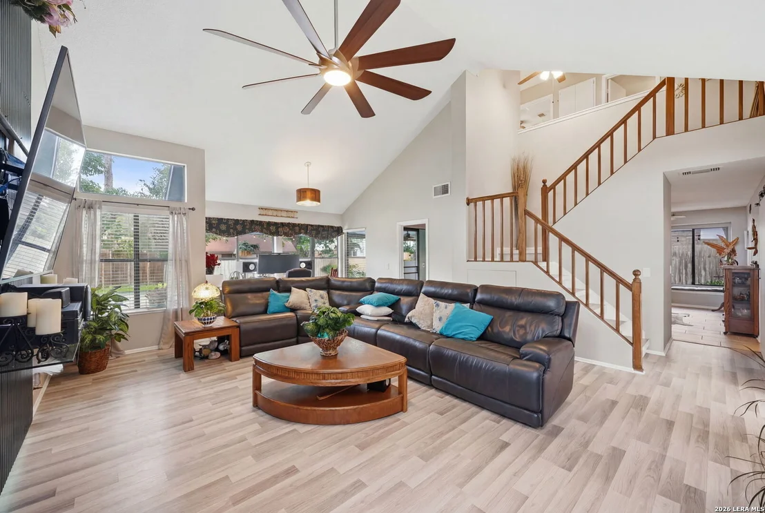 Photo of 302 HORNBEAN LN
