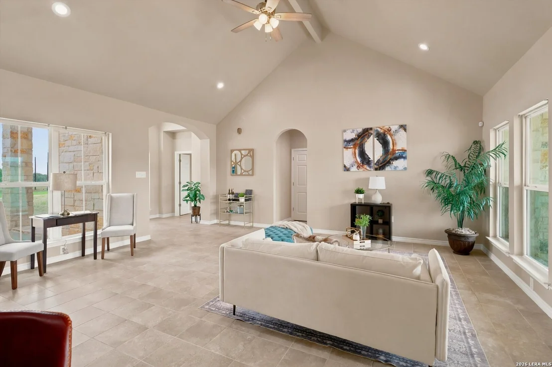 Photo of 200 Lakeview Cir