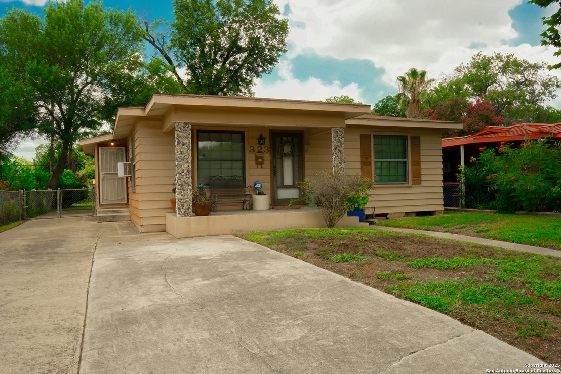 Photo of 323 Pletz