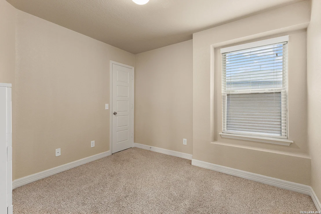 Photo of 617 COMMUNITY DR