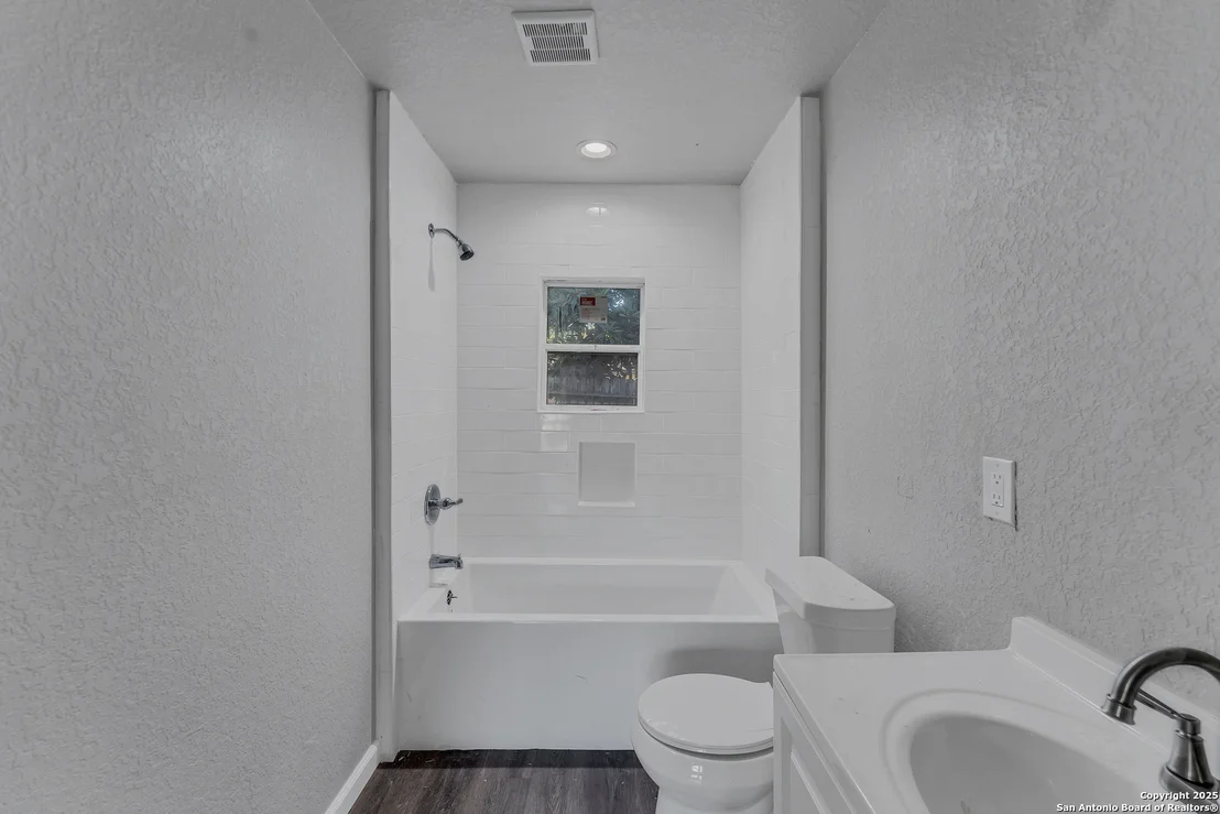 Photo of 1630 Allende