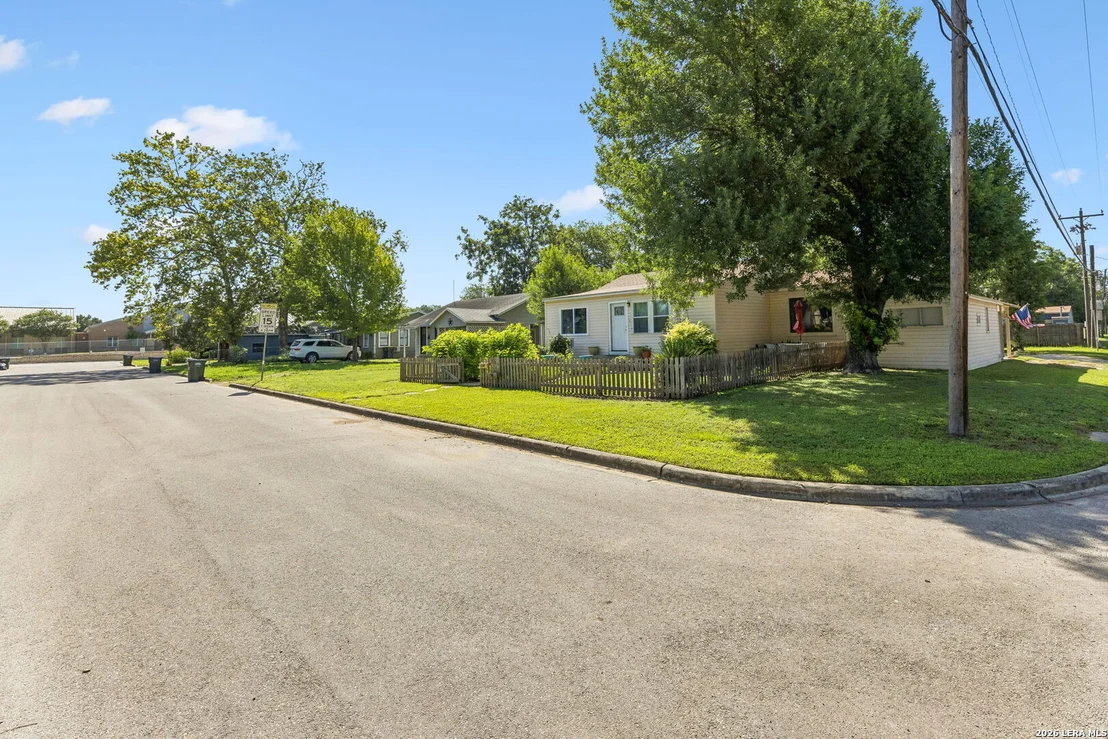 Photo of 600 Winburn Ave