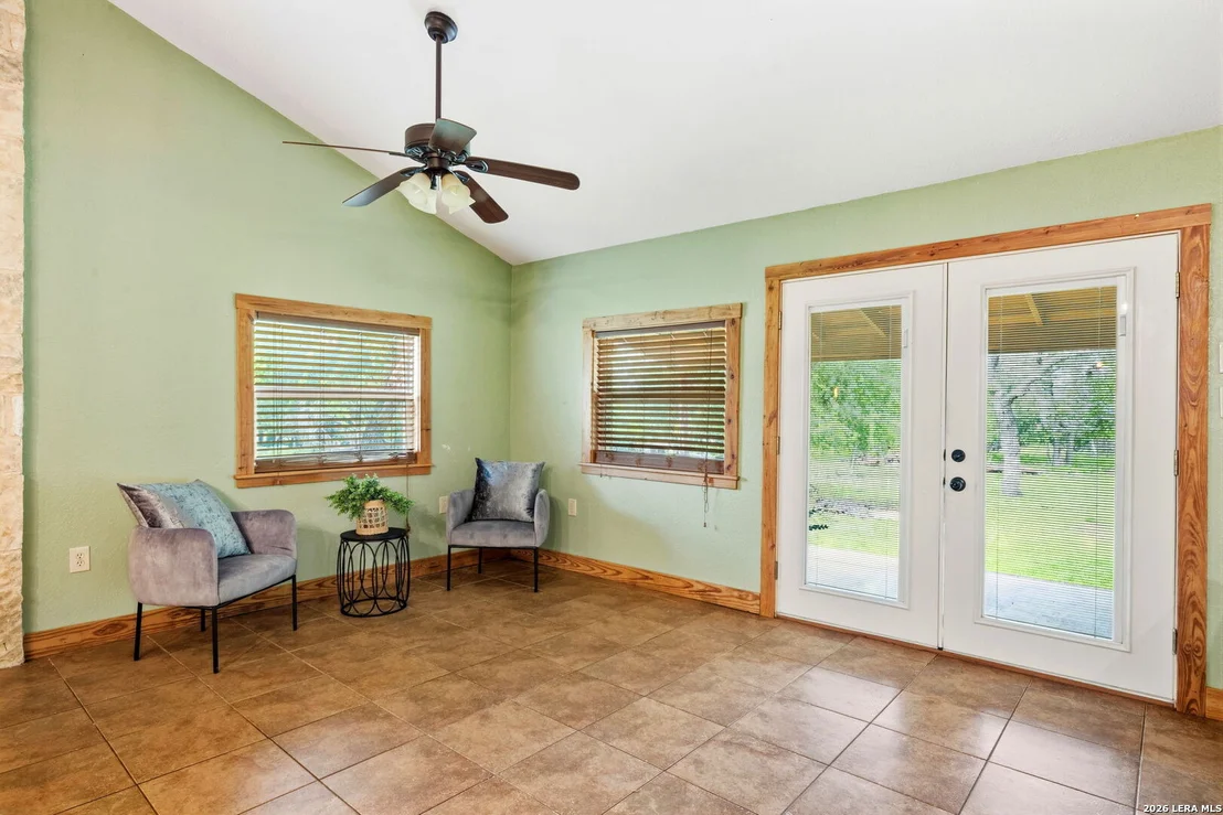 Photo of 340 Rio Oak