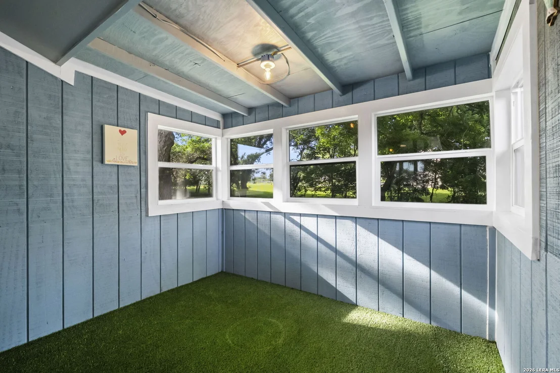 Photo of 669 Mary Blvd