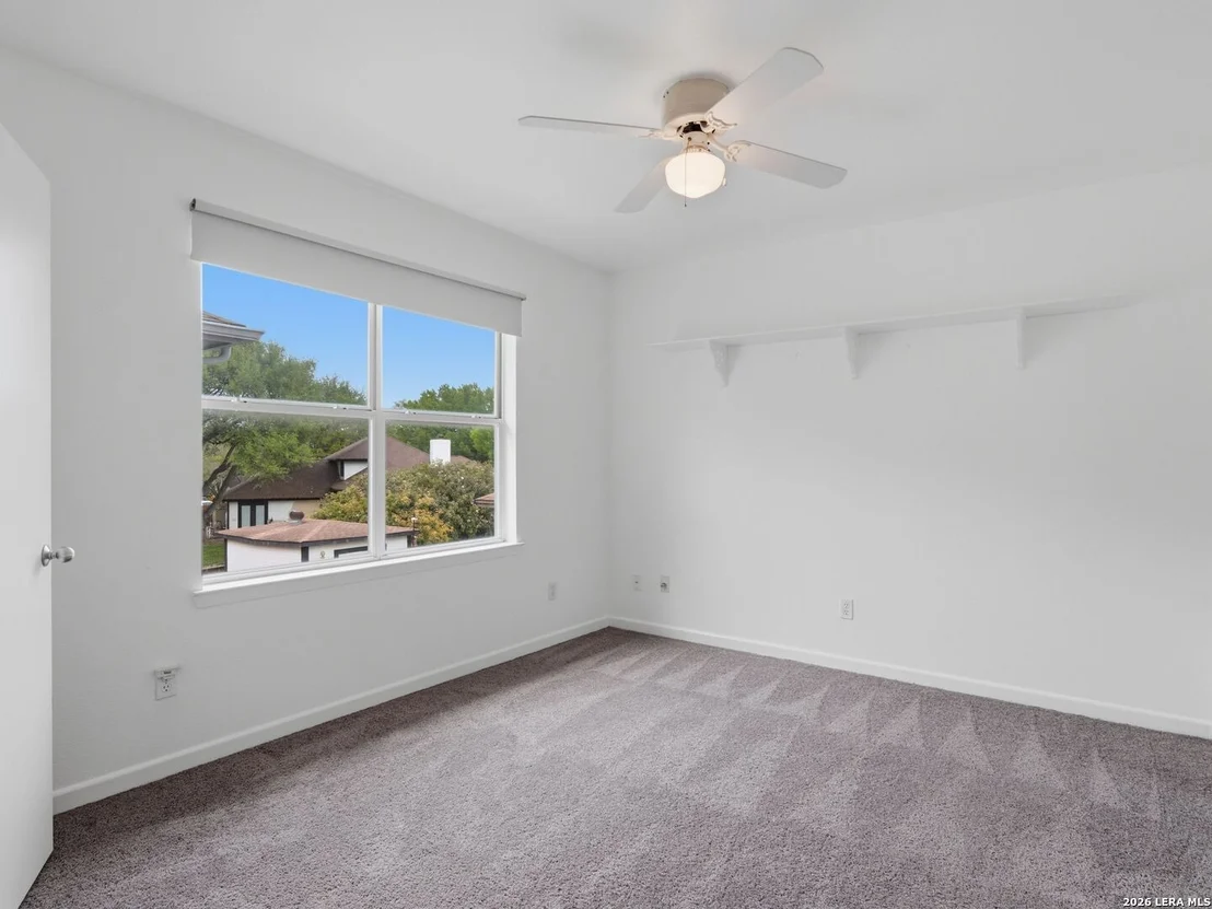 Photo of 968 Queens Dr.