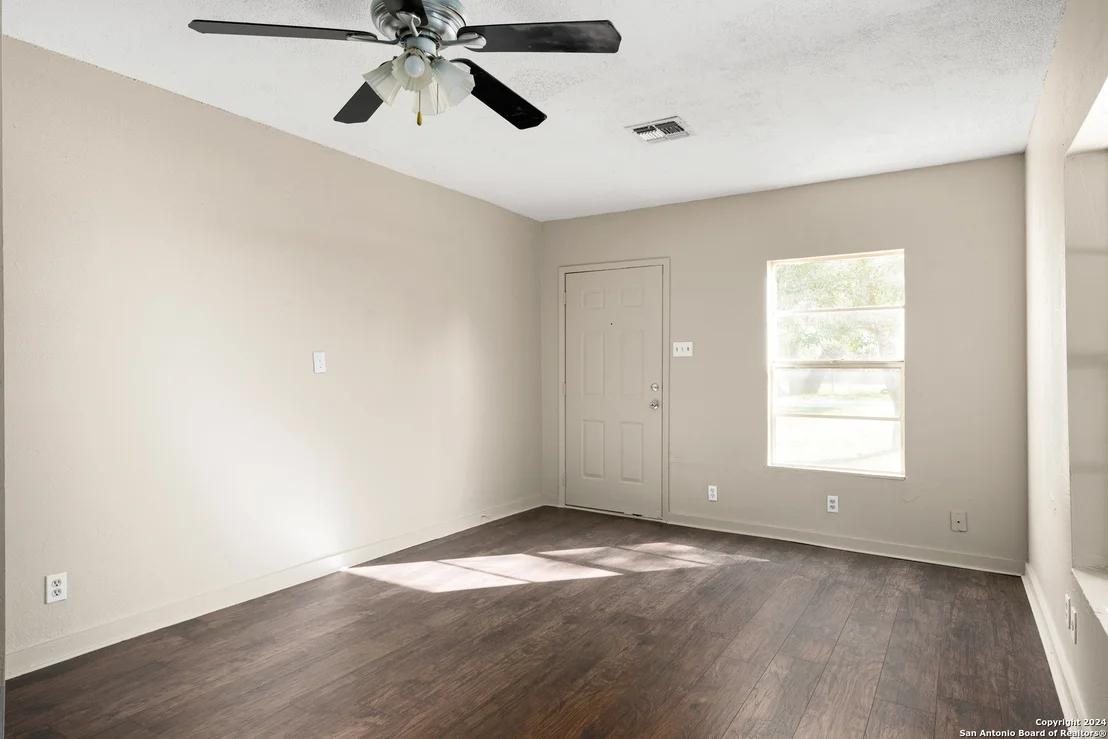 Photo of 412 W Coker